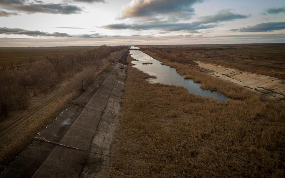A section of the Northern Crimean Canal where it becomes dry, below a makeshift dam in the Kalanchatski region of Kherson Oblast, Ukraine. 