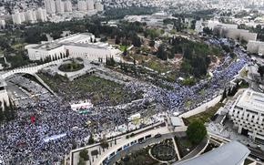 Tens of thousands Israelis protest against Prime Minister Benjamin Netanyahu's judicial overhaul plan outside the parliament in Jerusalem, Monday, March 27, 2023. (AP Photo)