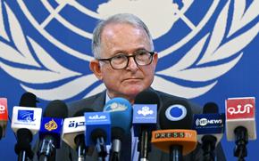 United Nations Special Rapporteur on the situation of Human Rights in Afghanistan, Richard Bennett, speaks during a news conference in Kabul, Afghanistan, Thursday, May 26, 2022. (AP Photo/Ebrahim Noroozi)