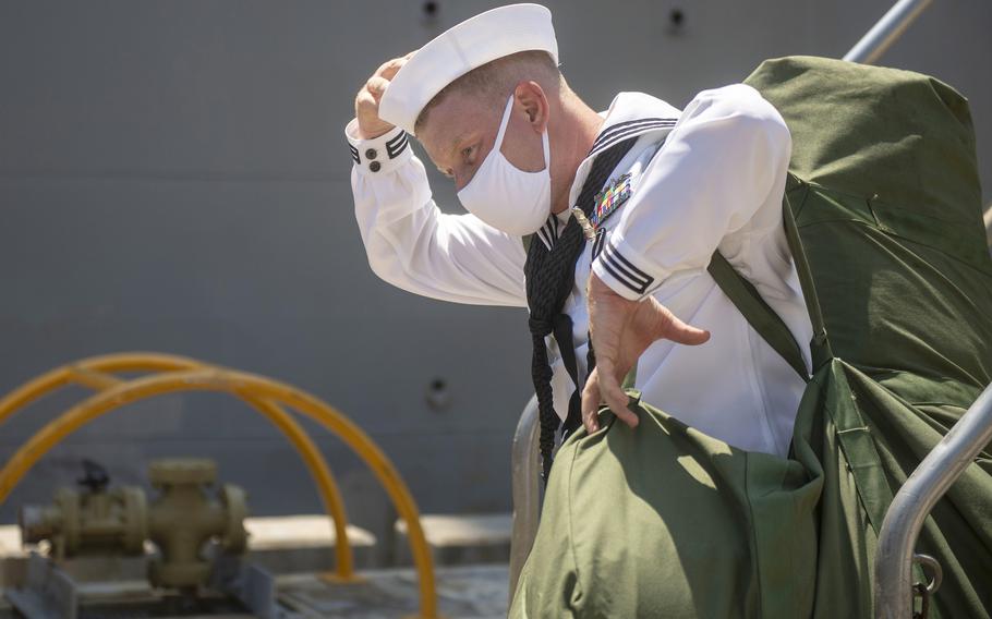 A sailor aboard the guided-missile cruiser USS San Jacinto goes on liberty following the ship's return to Naval Station Norfolk, Va., Aug. 9, 2020.