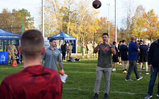 Former Tampa Bay Buccaneers fullback Mike Alstott warms up with soldiers before the longest throw event as part of the NFL Salute to Service boot camp at Vilseck, Germany, Nov. 9, 2022.