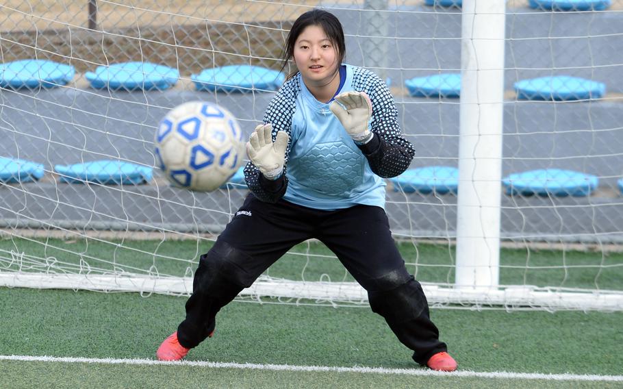 Senior Ashley Kim returns in net for Osan.