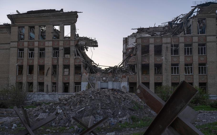 Crumbled buildings in Ukraine.