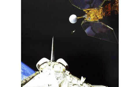 Alter NASA-Satellit stürzt vor Alaska harmlos vom Himmel