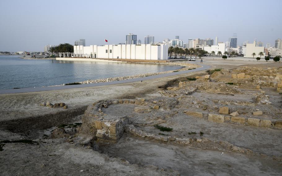 The Qal’at al-Bahrain, also known as Bahrain Fort, includes a castle and a museum near the shore with galleries explaining the history of the archaeological site.