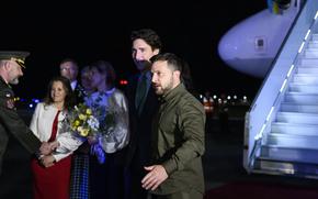 Canadian Prime Minister Justin Trudeau, center left, walks with Ukrainian President Volodymyr Zelenskyy after his arrival at Ottawa Macdonald-Cartier International Airport in Ottawa, Ontario, on Thursday, Sept. 21, 2023. (Justin Tang/The Canadian Press via AP)