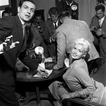 Jayne Mansfield meets with the press and poses for photographers in the VIP lounge at the Frankfurt airport, Germany, Oct. 4, 1957.