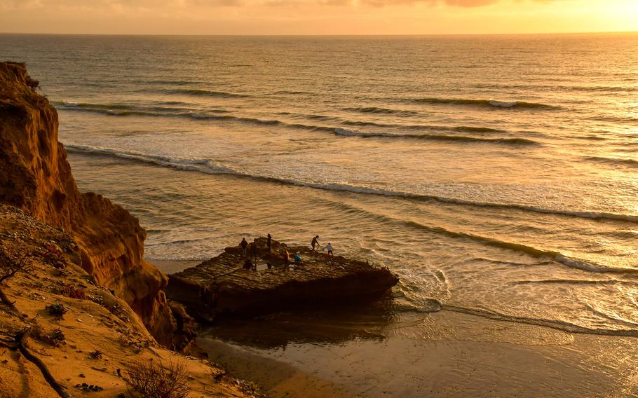 Torrey Pines State Natural Reserve, a popular hiking spot in northern San Diego, overlooks Torrey Pines State Beach. Its features include dramatic rock and earth formations and wide ocean views. On the beach there’s surfing and tide-pooling. 