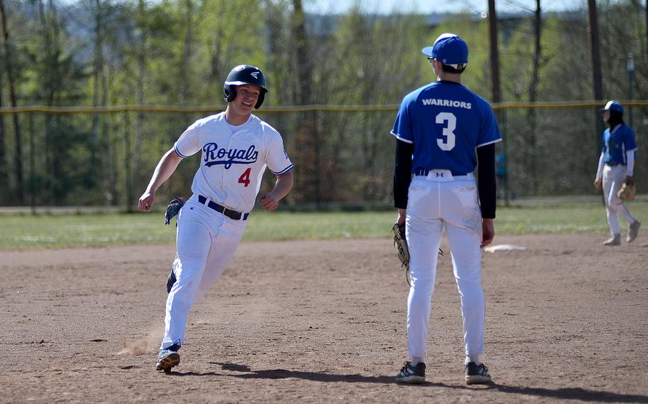 Caden Nims heads to third.