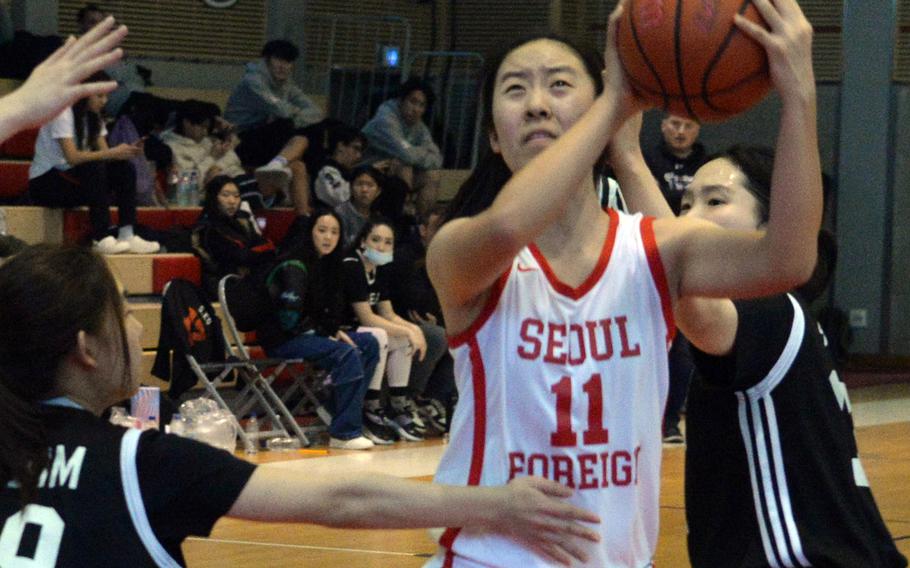 Junior Stephanie Woo hit the game-winning basket with 13.1 seconds left, lifting Seoul Foreign to back-to-back titles in the Korean-American Interscholastic Activities Conference basketball Cup Tournament, with a 25-23 win over Seoul International. She was named the tournament’s Most Valuable Player.