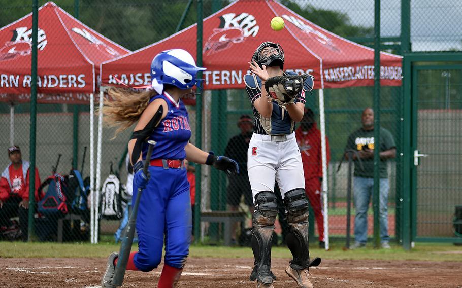 Alessia Garcia make a catch.