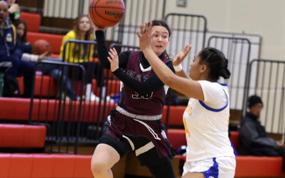 Priscilla Ramirez looks for a teammate.