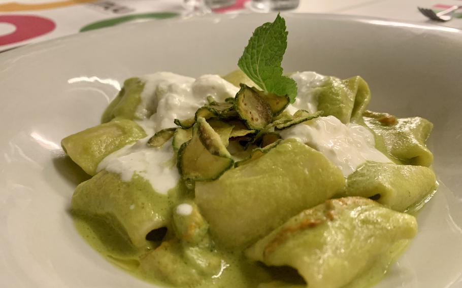 Muu Mozzarella features many vegetarian dishes, including Nerano di bufala, a pasta dish made with zucchini and three types of cheeses. 