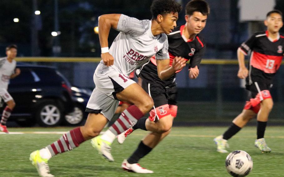 Jalen Cooley and Ben Duncanson chase the ball.