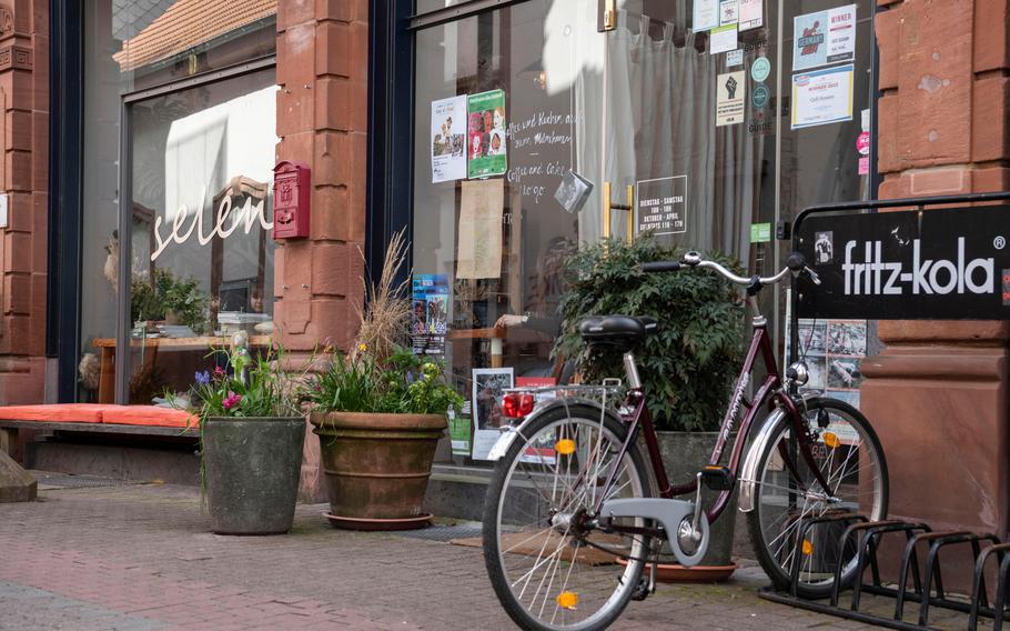 Cafe Selen, in downtown Kaiserslautern, is similar in most ways to Cafe Susann, which closed in the same spot in January.