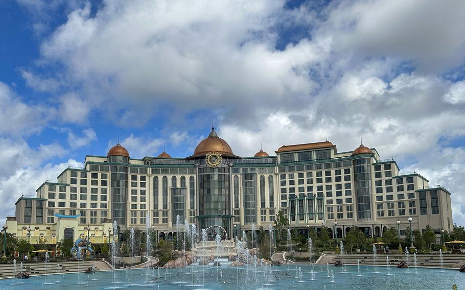 A view of the outside of the Universal Helios Grand Hotel. 