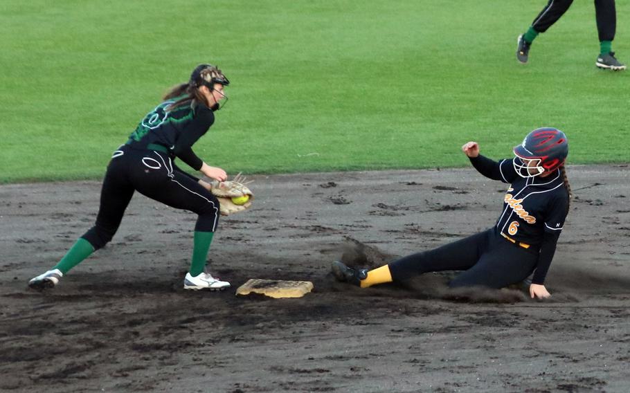 Nao Glove slides into second.