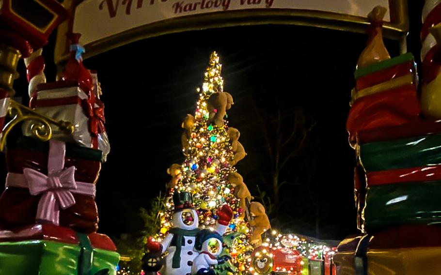 The showpiece Christmas tree at Karlovy Vary's combo attraction of the Christmas House and the Teddy Bear Museum is one of the first things visitors see, thanks to its location above the stairs leading to the entrance.