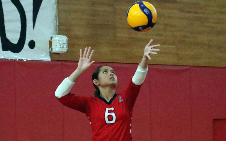 Nanami Crump gets set to serve.