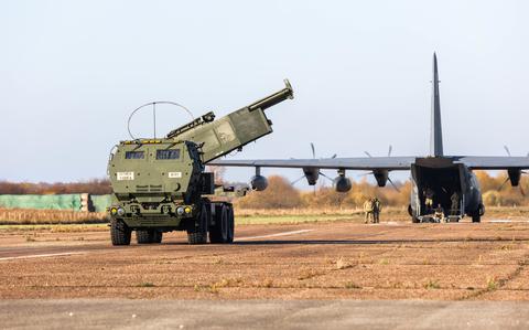 ASV armijas artilērija ierodas Latvijā, sabiedrotajiem cenšoties atturēt Krieviju