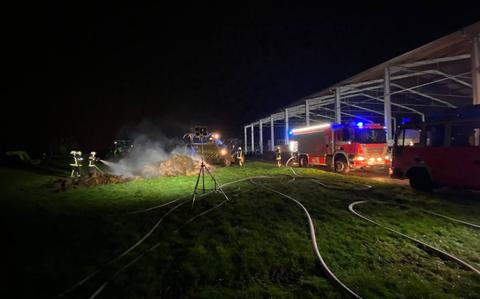 Photo of US-Militärteam schließt sich Deutschen an, um Feuer auf riesigen Misthaufen zu löschen