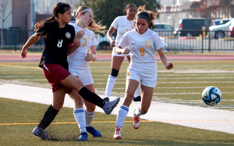 Leilani Zuniga and Hailey Smith collide.