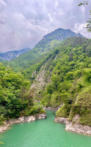 The lakes in the Dolomites get their green color from limestone and other mineral deposits.