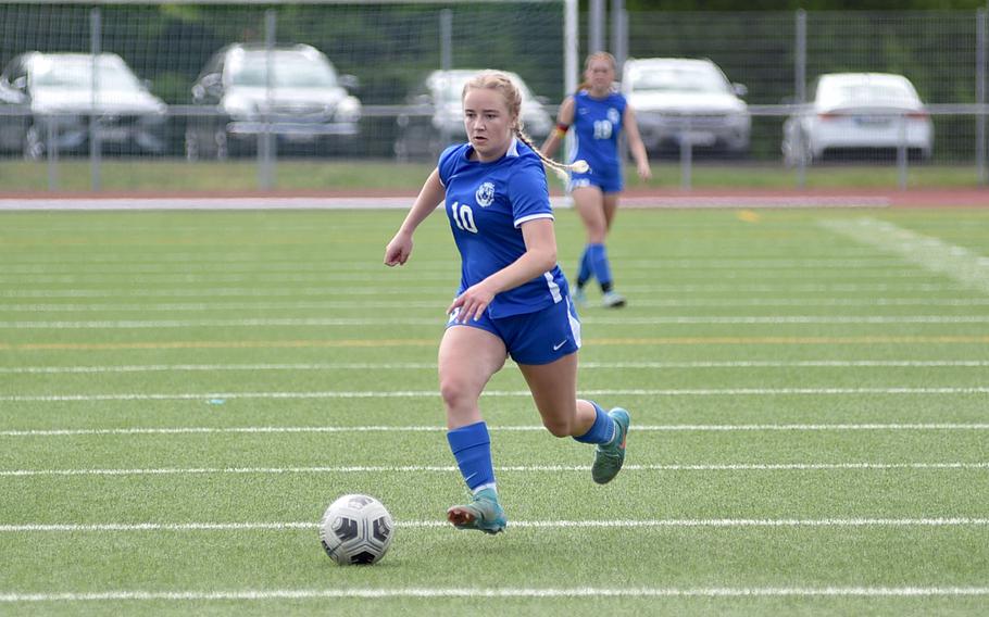 Claire Boynton moves toward the goal.