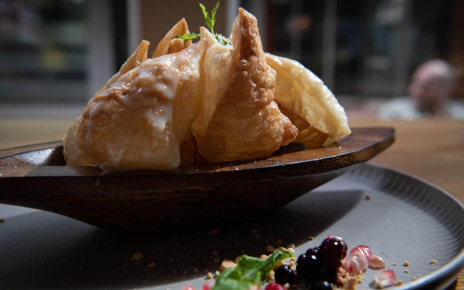 The Thai pancake at Tida Thai Restaurant in Kaiserslautern tastes similar to an elephant ear.