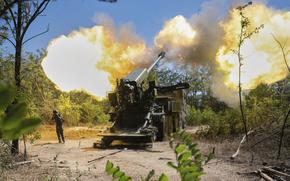 Ukrainian servicemen of the 44th artillery brigade fire a 2s22 Bohdana self-propelled howitzer towards Russian positions at the frontline in the Zaporizhzhia region, Ukraine, Wednesday, Aug. 20, 2025. (AP Photo/Danylo Antoniuk)