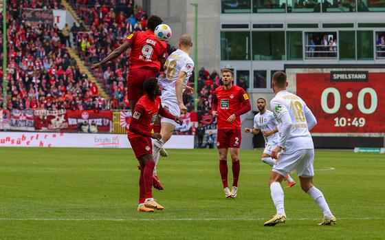 Ragnar Ache goes up for the ball against Wiesbaden on Saturday at Fritz Walter Stadium.