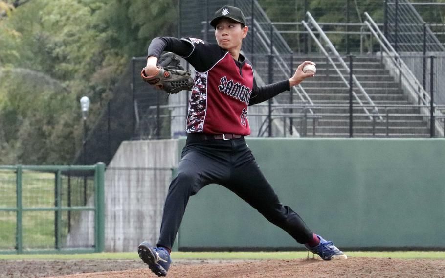 Aira Fujinuma pitches.