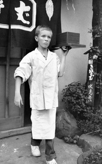 A child carries trays full of noodles