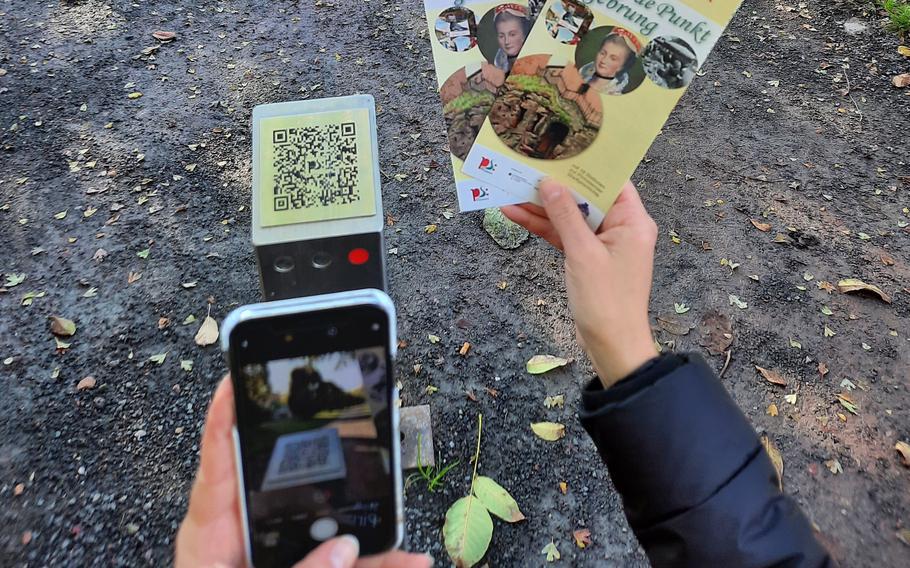 A QR code stele near the former Husterhöh Kaserne guides visitors through the history of the American military presence in Pirmasens.