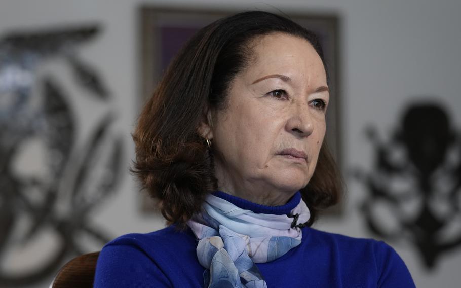 Michèle Montas habla con un reportero en Nueva York, el lunes 27 de febrero de 2023. La galardonada locutora haitiana y exfuncionaria de las Naciones Unidas dijo que Carter le salvó la vida cuando fue encarcelada por el dictador Jean Claude Duvalier.