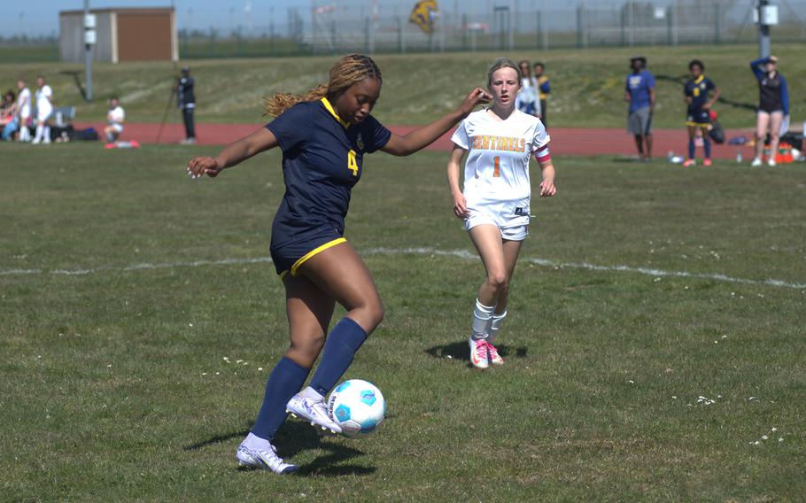 Mya Henderson tries to control the ball.