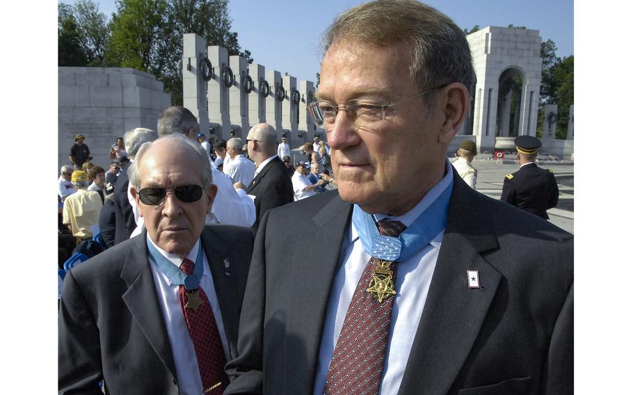 Medal of Honor recipients Roger Donlon, right, and Thomas Hudner before a Memorial Day ceremony at the National World War II Memorial in Washington in May 2011.