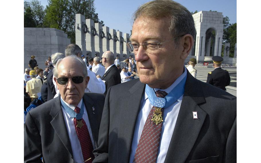 Assn. of the US Army on X: Vietnam War Hero, Green Beret Legend Dies  Donlon was 1st Vietnam War #MedalofHonor Recipient    / X