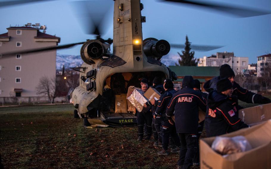 U.S. Army CH-47F Chinook assigned to 3rd Battalion, 501st Aviation Regiment, Combat Aviation Brigade, 1st Armored Division (1AD CAB), delivers relief supplies to Pazarcik, Turkey, on Feb. 14, 2023.