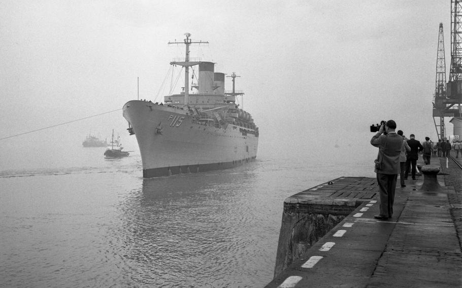 USS Randall arrives in Bremerhaven, Germany. On board is Pvt. Elvis Presley and 1,381 other soldiers. 