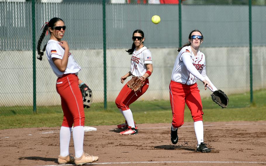 Kennedy Donahue throws the ball to first.