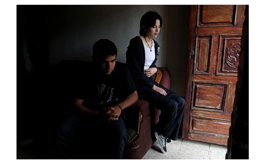 Siblings Guille and Estefanny Perez find it difficult to understand the murder of their best friend, Chino. 