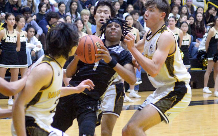 Zama’s Ayden Helton drives between three American School In Japan defenders during Friday’s ASIJ Kanto Classic quarterfinal. The host Mustangs won 30-27.