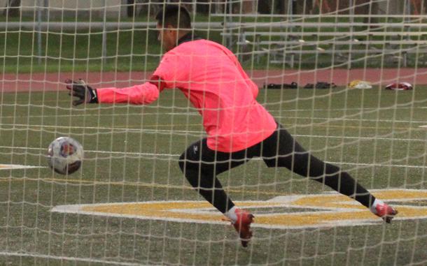 King keeper Kent Monto makes one of his 19 saves against Perry.
