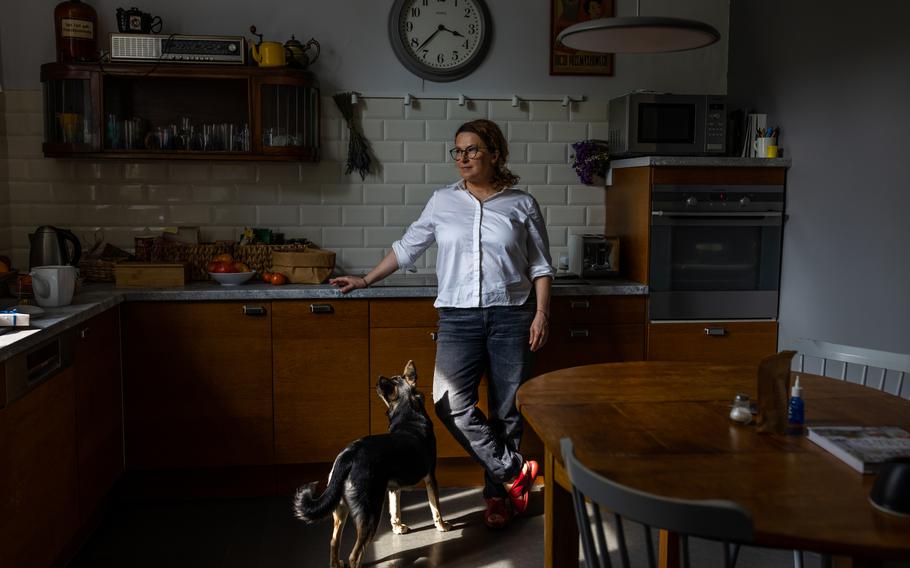 Joanna Pandera, a Polish energy expert, swapped her gas stovetop for an electric range and then celebrated her independence from Russian energy by cooking for Ukrainian refugees.