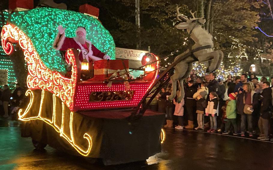 Silver Dollar City has a nightly Christmas light parade, much like those you’d see at Disney with Rudolph as the grand marshal and guest appearances by the Abominable Snowman and Santa himself.