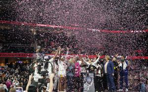 South Carolina players and coach celebrate after the Final Four college basketball championship game against Iowa in the women's NCAA Tournament, Sunday, April 7, 2024, in Cleveland. South Carolina won 87-75. (AP Photo/Morry Gash)