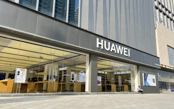 A Huawei store in China on Dec. 13, 2021. The Commerce Department has further restricted the sale of U.S. technology to China’s leading high-tech firm, Huawei Technologies, revoking certain allowances of U.S. chip sales amid renewed fear that Huawei’s gear may be more susceptible to infiltration by Chinese intelligence agencies.
