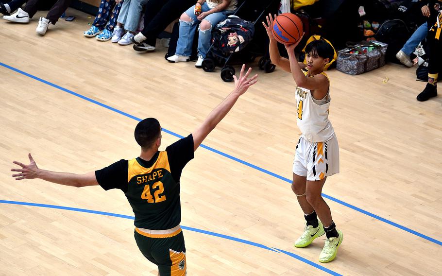 Kurt Flores shoots a free throw.