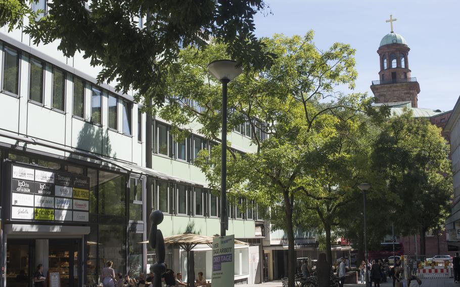 The Frankfurt location of Isabella Glutenfreie Patisserie is in a shopping plaza just across the street from Paulskirche, and the dome of the former church stretches above the roofline overlooking the outdoor seating area.